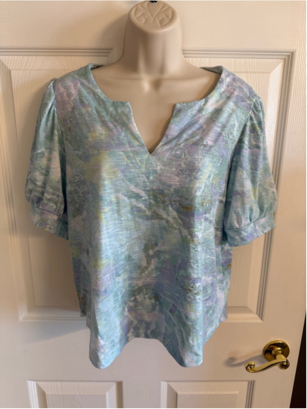 Democracy knit top notched V neckline puff sleeves watercolor style tie dye M